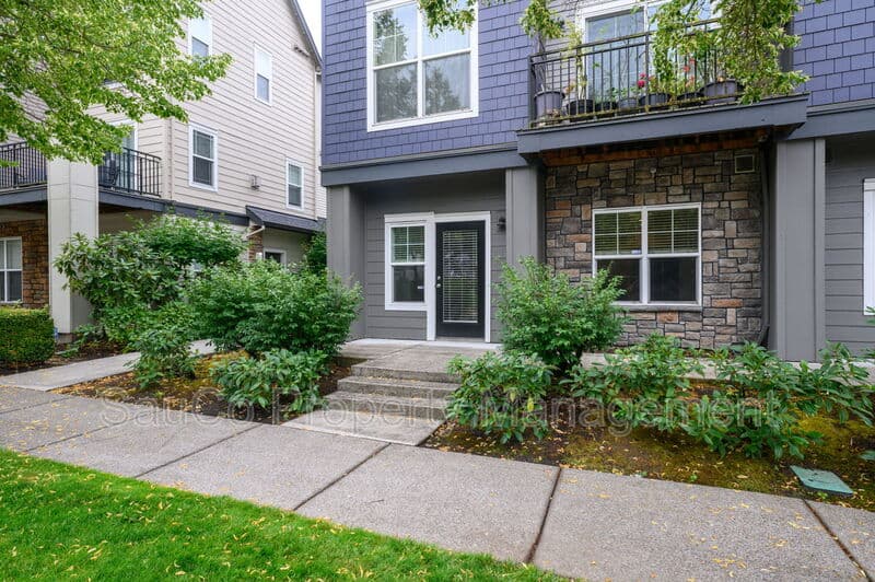 Hillsboro Condo: 10651 Northeast Red Wing Way #102