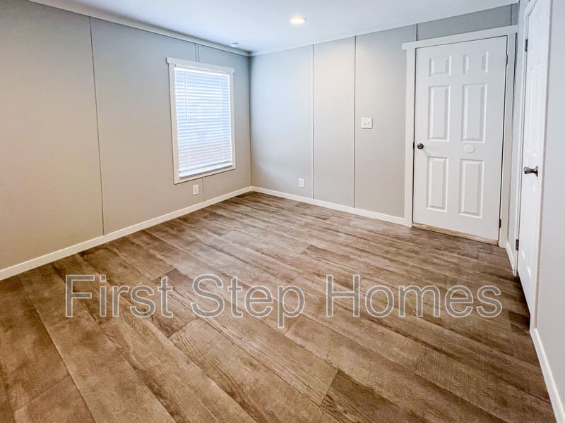 Tyler House: 1021 Conchas St
