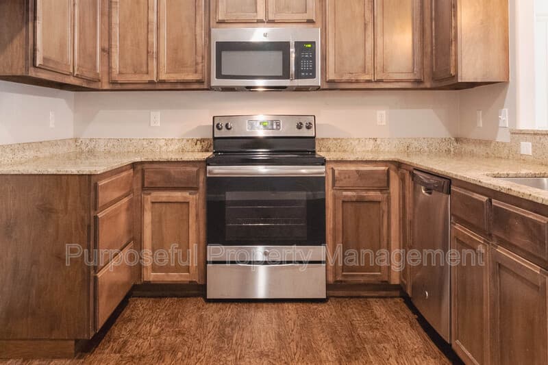 Del City House: 4329 Edinburg Way