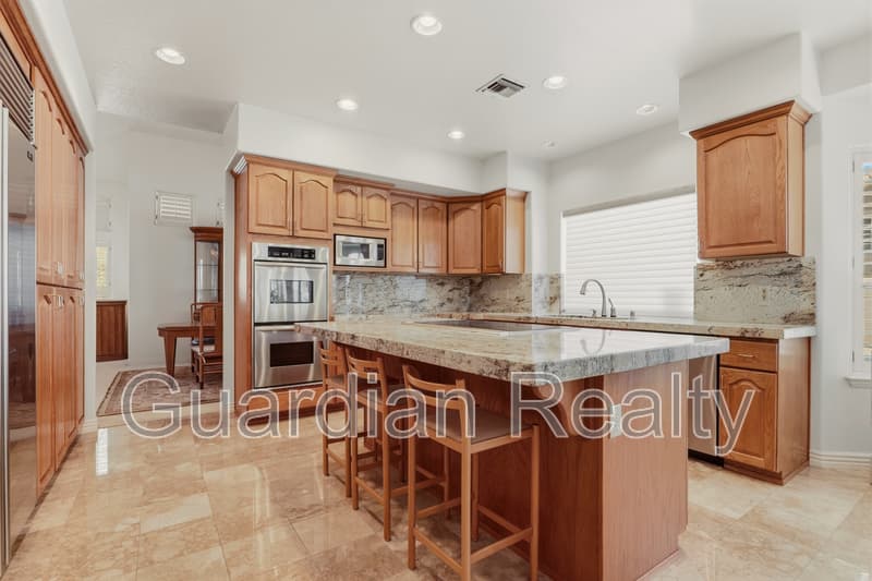 Henderson House: 1888 Woodhaven Dr