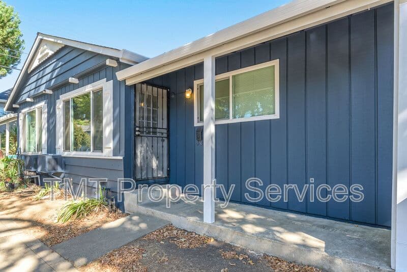 Sacramento House: 2431 33rd St.