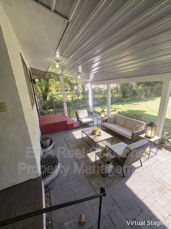 Columbus House: 3050 Clermont Rd