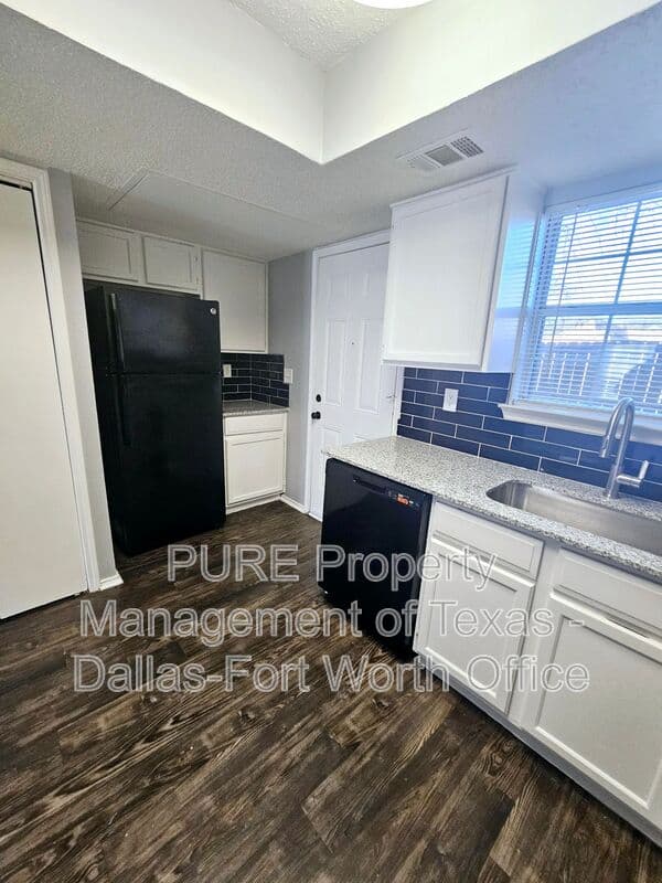 Irving Apartment: 4002-4004 W. Pioneer Dr