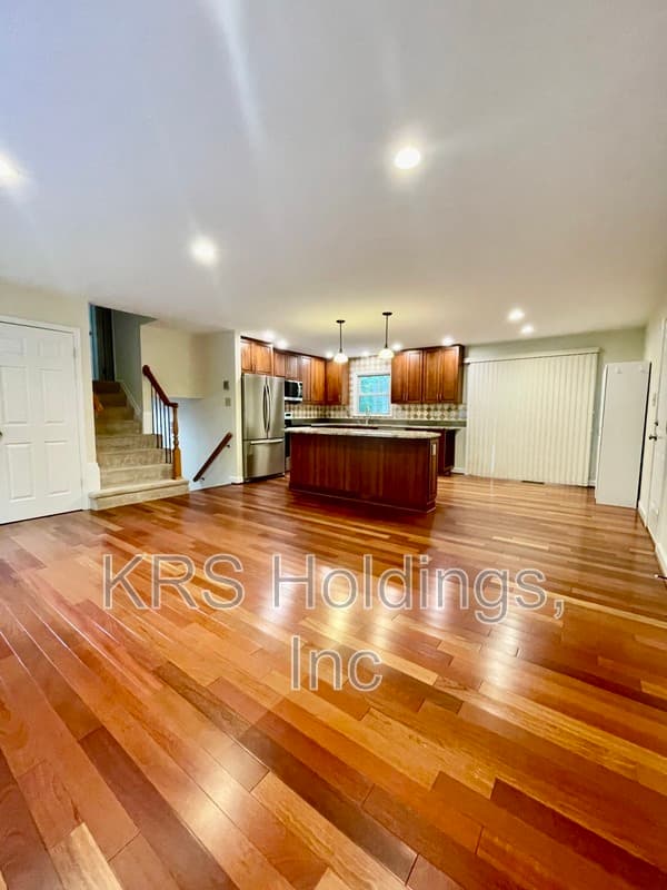 Woodbridge House: 11969 Dolly Madison Cir