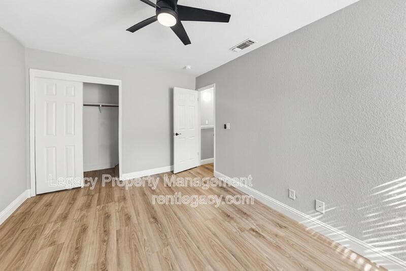 Sacramento Condo: 9101 Newhall Dr