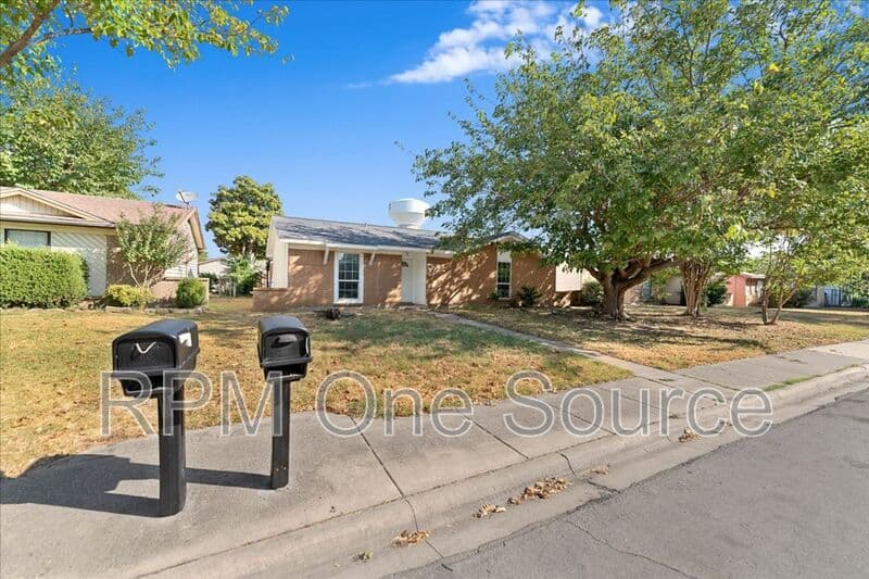 Allen House: 901 Wandering Way