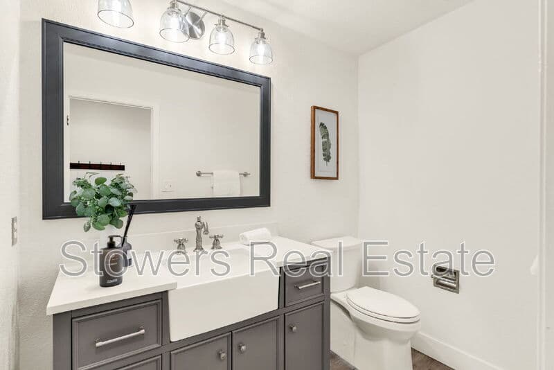 Danville House: 690 Glasgow Circle