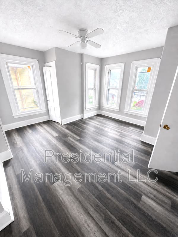 Waterbury Condo: 74 Holmes Ave