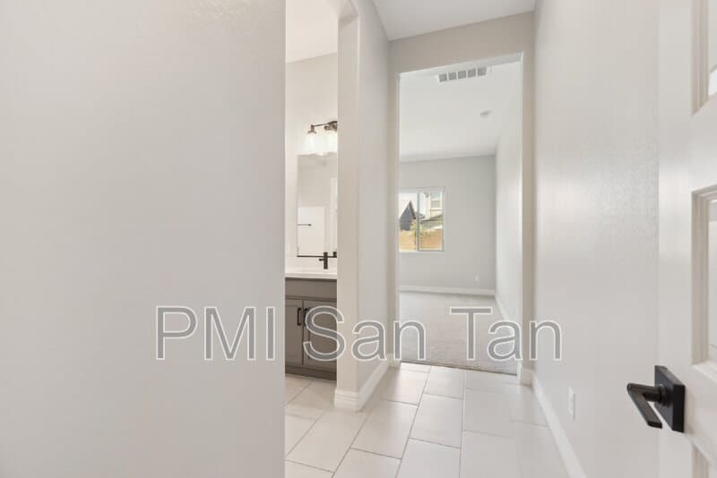 Queen Creek House: 20598 East Avenida Del Valle Court