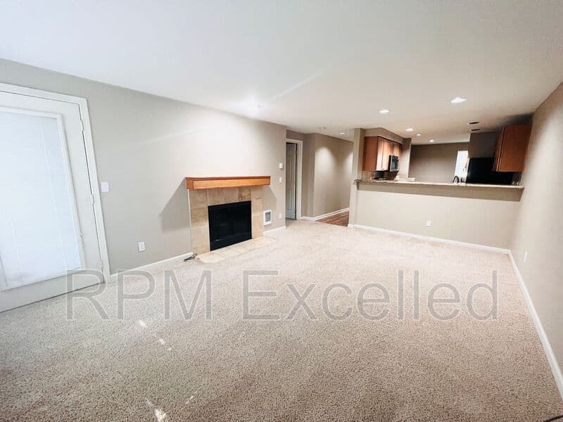 Kent Condo: 26339 116th Ave SE