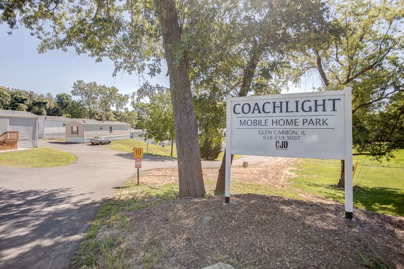 Glen Carbon Condo: 1 Coachlight Trailer Park
