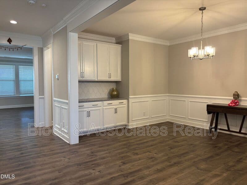 Wake Forest House: 2020 Edens Ridge