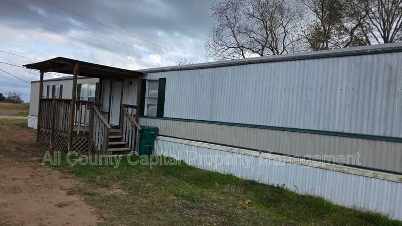 Smithville House: 1113 Colorado Dr 10