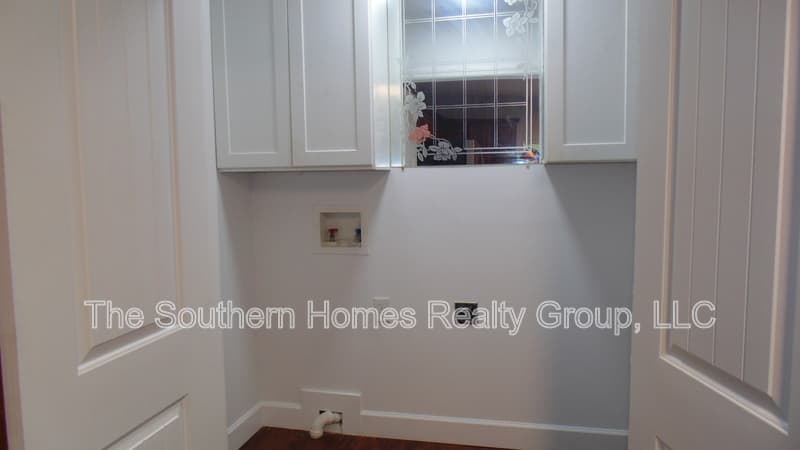 Athens House: 605 Guille Street