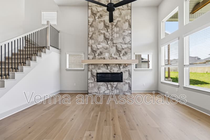 Centerton House: 1041 Whistler St