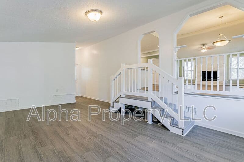 Greer House: 206 E Arlington Ave