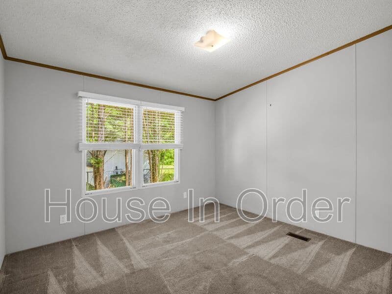 Black Mountain House: 213 Old State Ten Rd