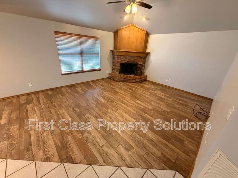 Yukon House: 12306 SW 13th St