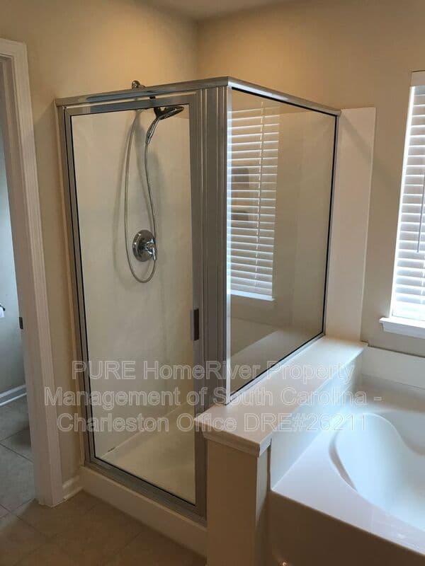 Summerville House: 414 Decatur Dr