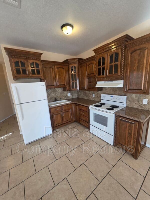 Midland Condo: 200 Mitchell St