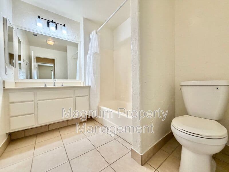 Murrieta House: 25167 Parkcrest Dr