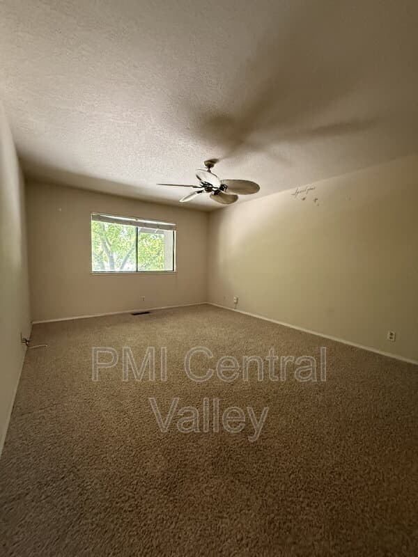 Modesto House: 1725 Edgebrook Drive