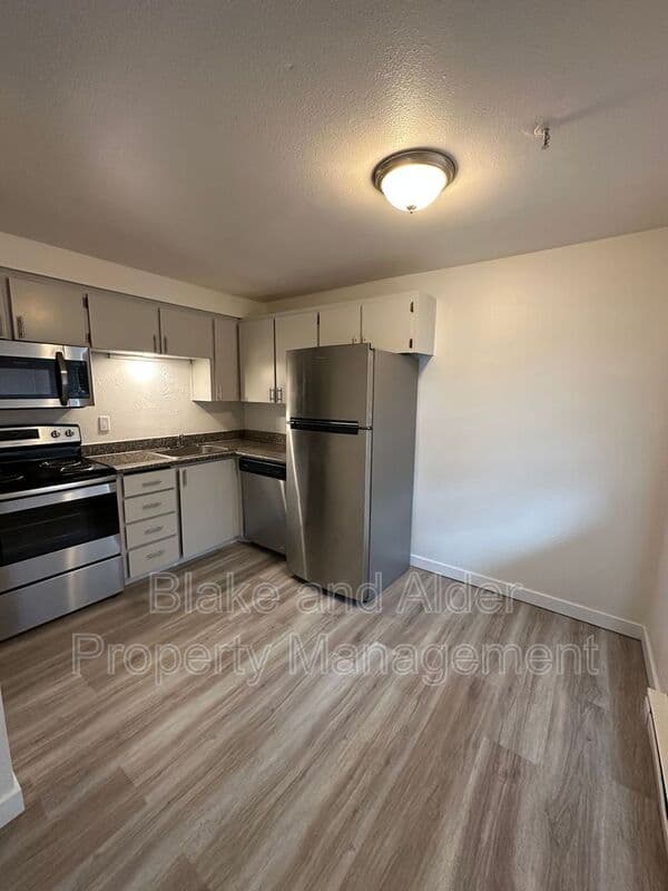 Portland House: 15847 SE Stark Street