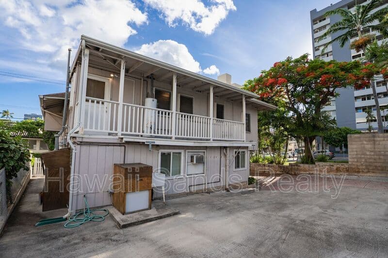 Honolulu House: 908 Kinau Street
