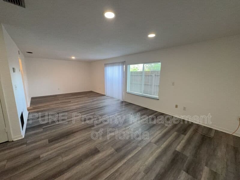 Ocala House: 627 NE 28th Avenue