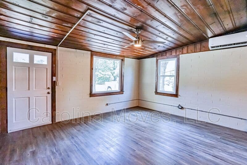 Taylors House: 205 Brushy Creek Road