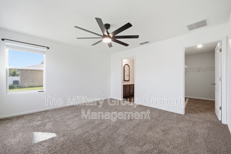 Jacksonville House: 15729 Equine Gait Dr