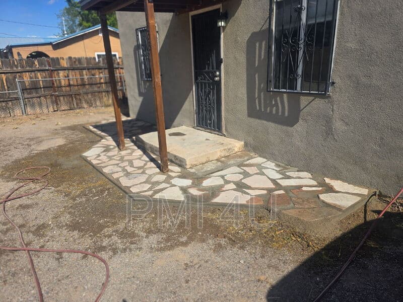 Albuquerque House: 1733 Indian School Rd NW