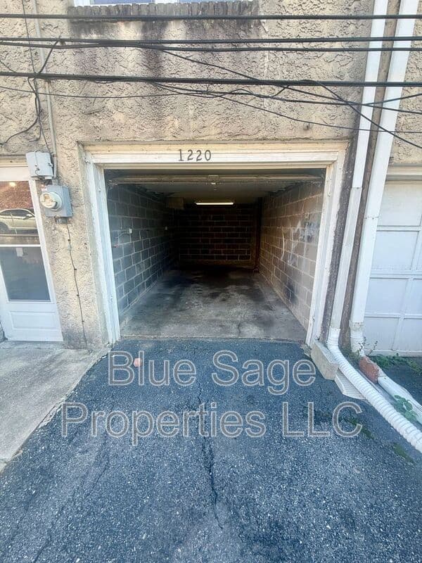 Crum Lynne Townhome: 1220 Lawrence Ave