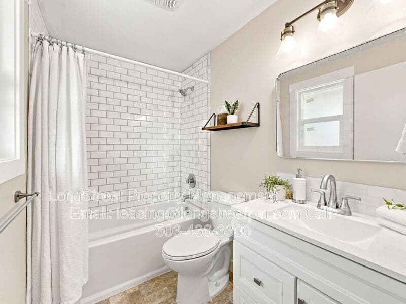Beavercreek House: 22032 S Dans Ave