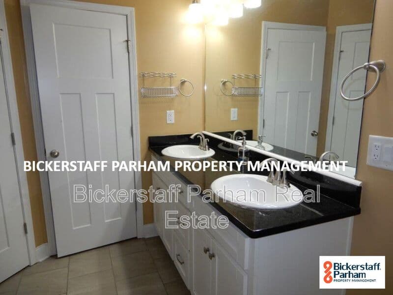 Fort Mitchell House: 22 Eagle Nest Drive