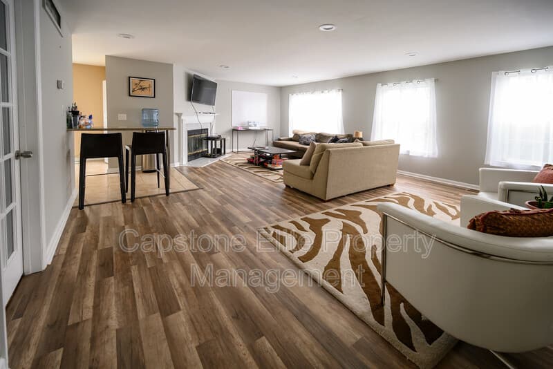 Newark Condo: 12 Krueger CT