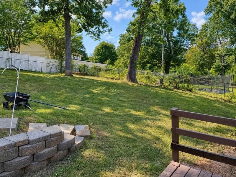 Hixson House: 1606 Lisa Lynn Dr