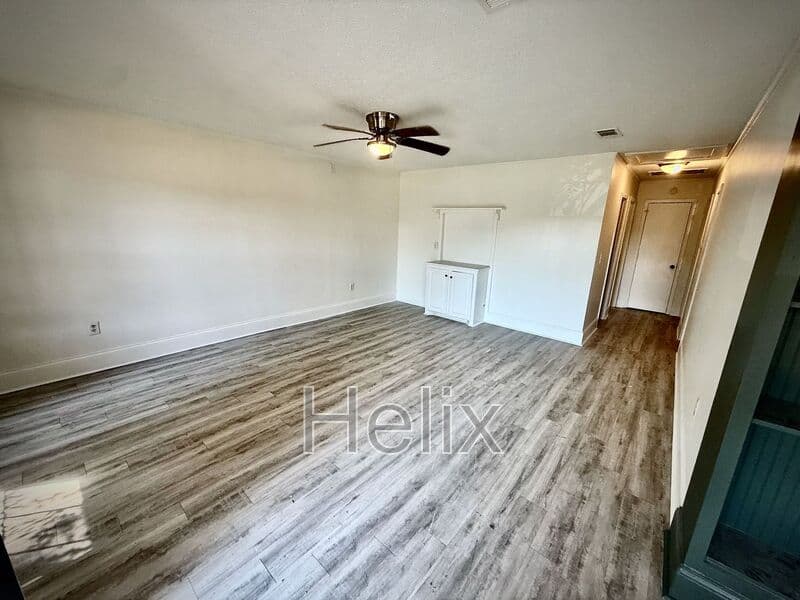 Madison House: 102 Channel Ln