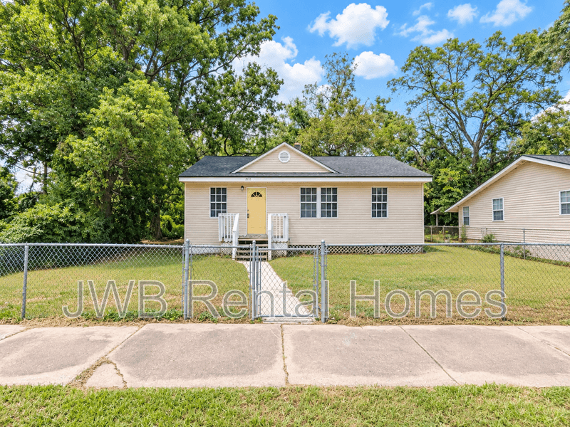 Jacksonville House: 3137 1st St W