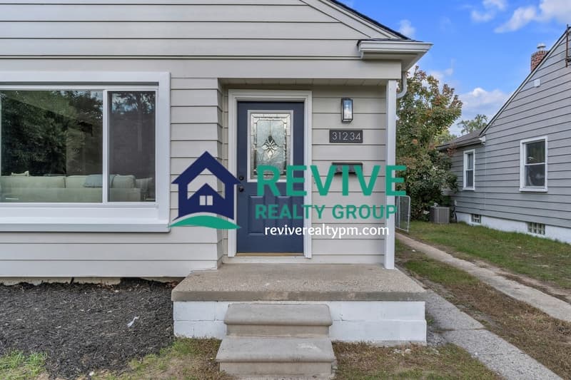 Garden City House: 31234 Barton Street