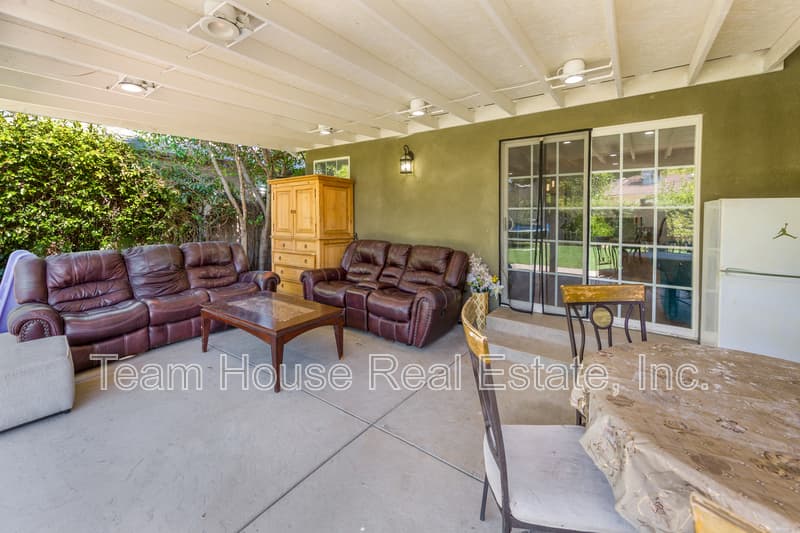 Reseda House: 19422 Welby Way