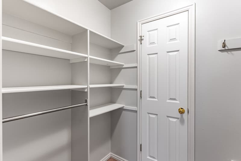 Murray Condo: 5761 S Waterbury Cir
