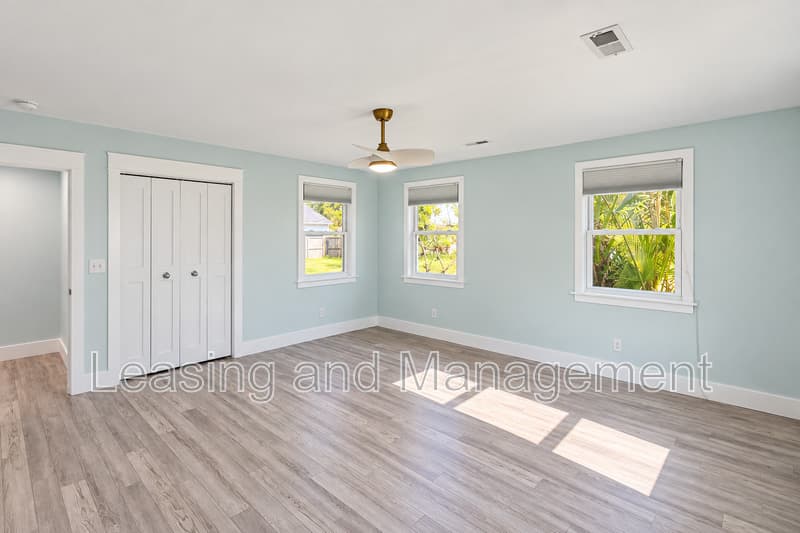 Charleston House: 823 Jordan Street