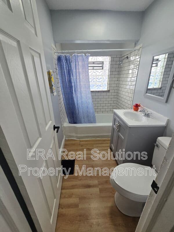 Columbus Condo: 112 COLUMBIAN AVE- A