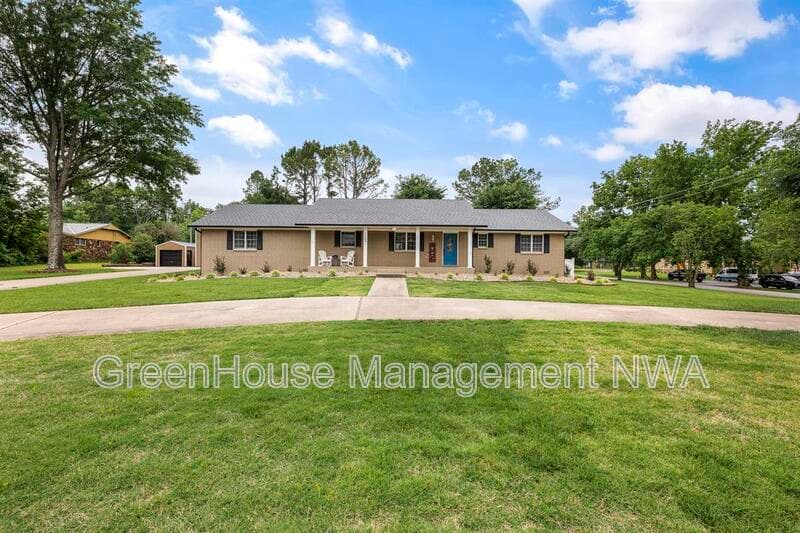 Bentonville House: 1609 SW 2nd Street