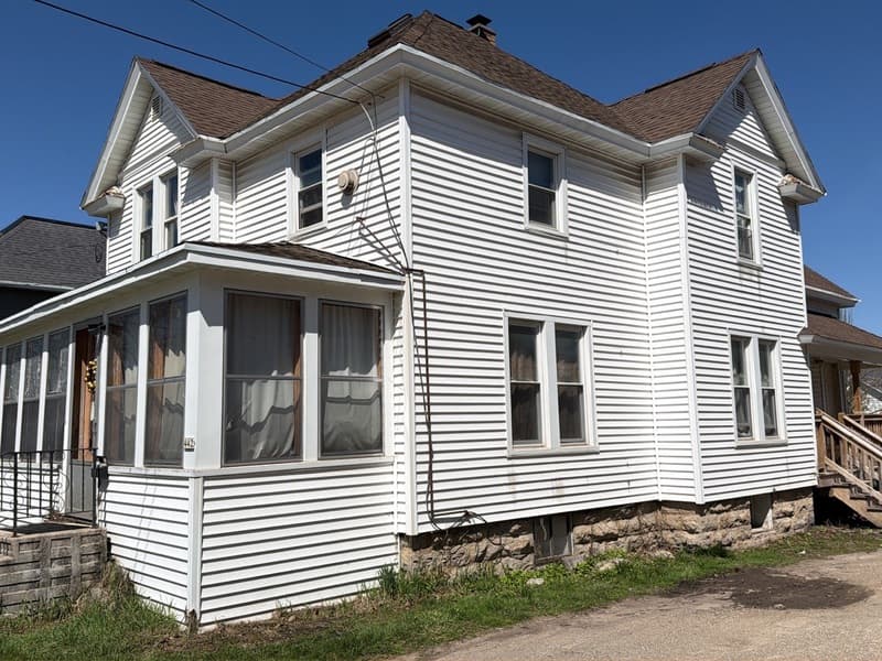 Oshkosh Condo: 442 West 11th Avenue - Lower