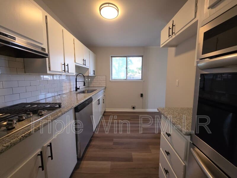 Jacksonville House: 1516 Gregory St