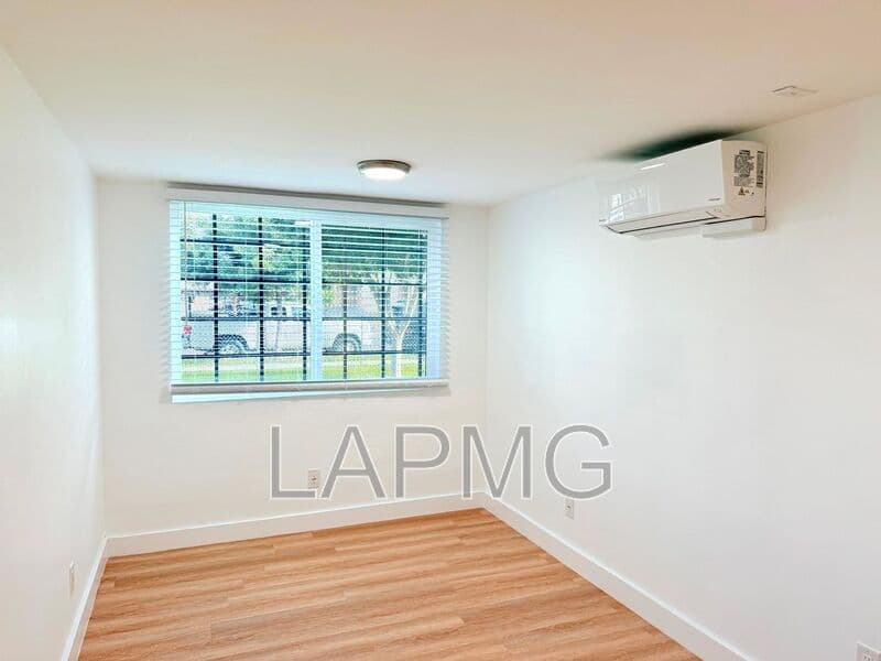 Los Angeles House: 1715 Westmoreland Blvd