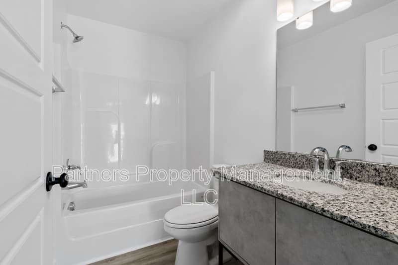 Centerton House: 881 Ventnor Avenue