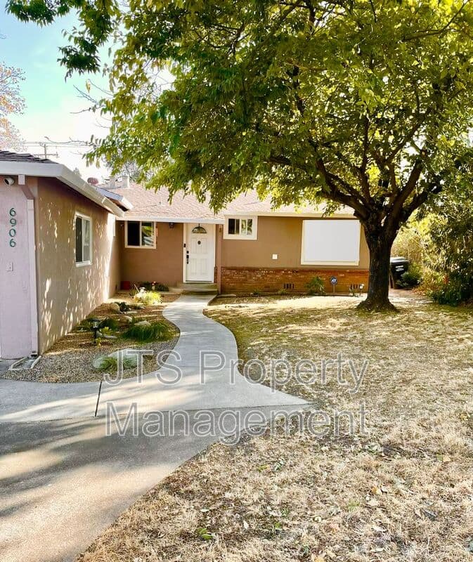 Fair Oaks House: 6906 Pin Oak Court